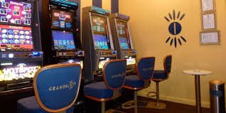 Người chơi slot Nổ hũ trên điện thoại với jackpot nổ lớn tại Việt Nam